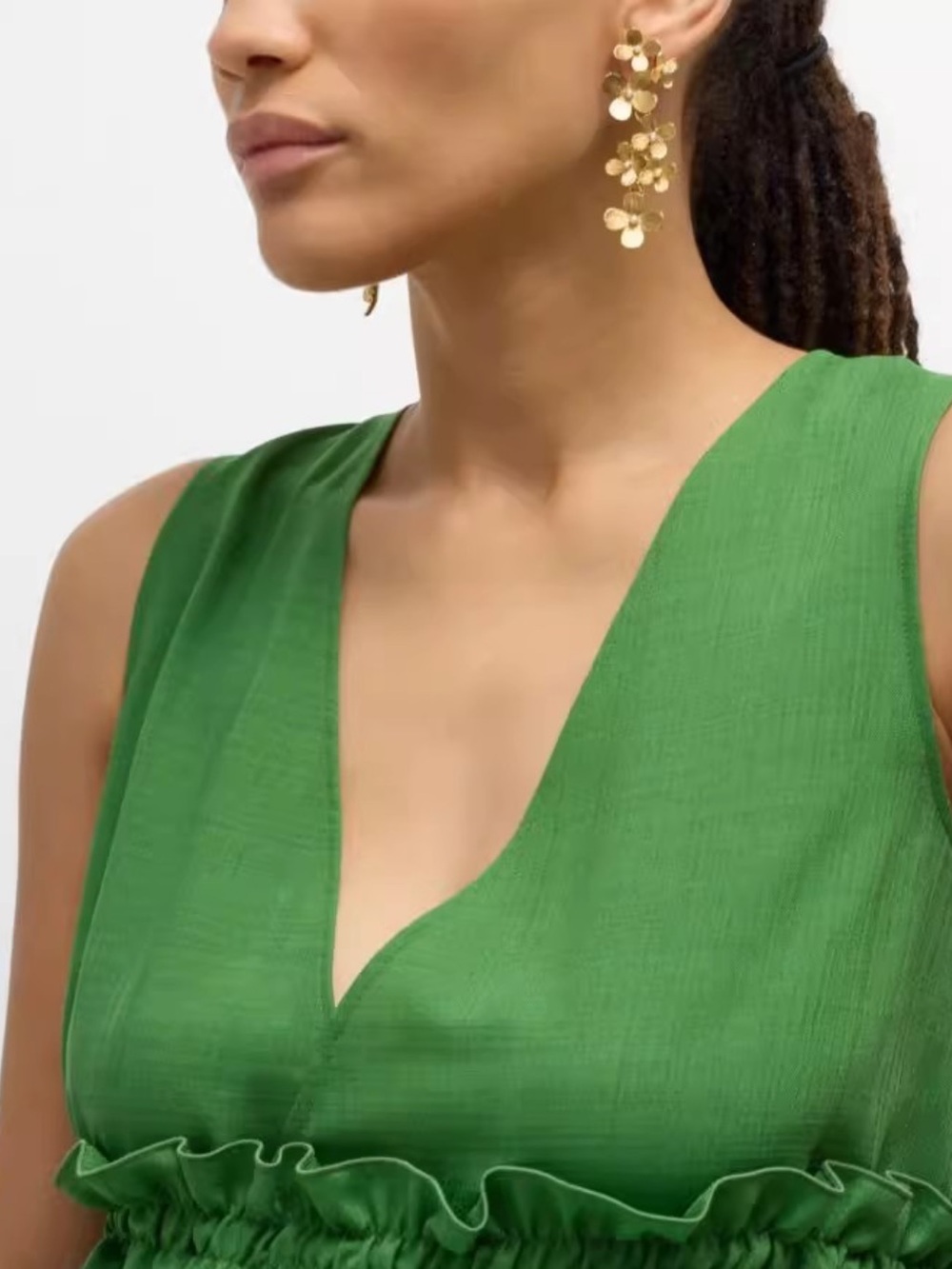 Oscar de la Renta • Gold Hydrangea Crystal Pearl Cascade Earrings - Picture 7 of 10